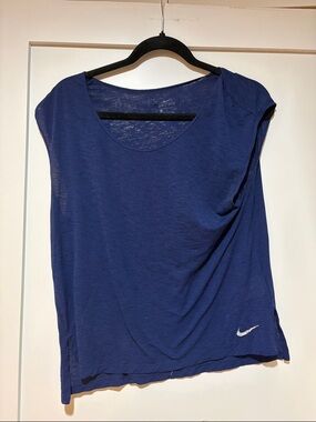 Nike Women’s Navy Blue Scoop Neck Tank Top